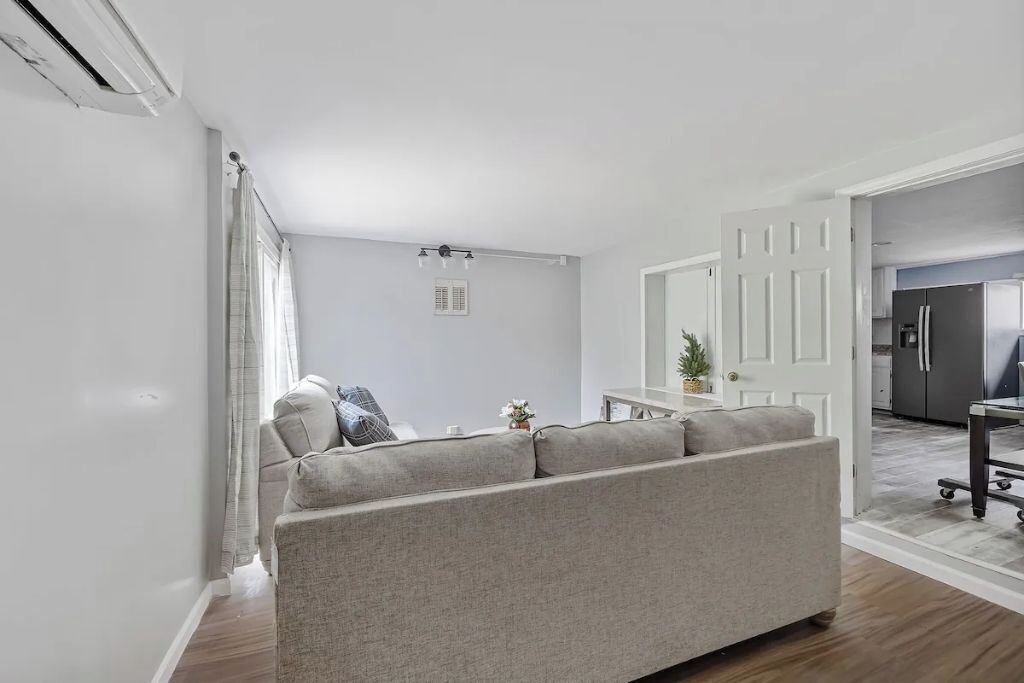 Photo of Livingroom in Thorofare
