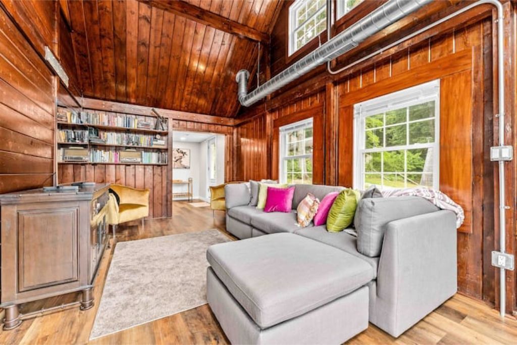 Photo of Livingroom in Cheat Lake