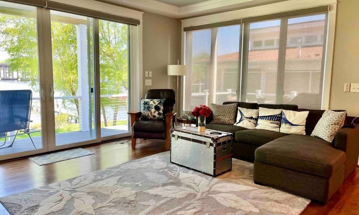 Photo of Livingroom in Edgewater