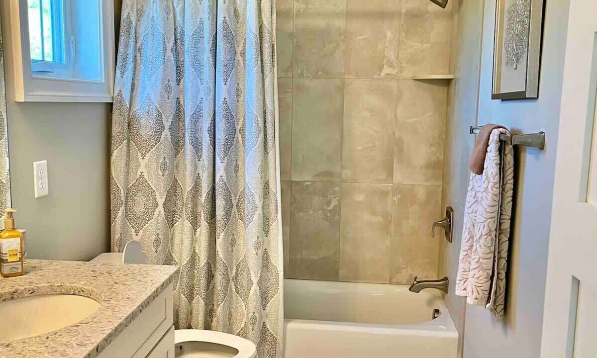 Photo of Bathroom in Edgewater