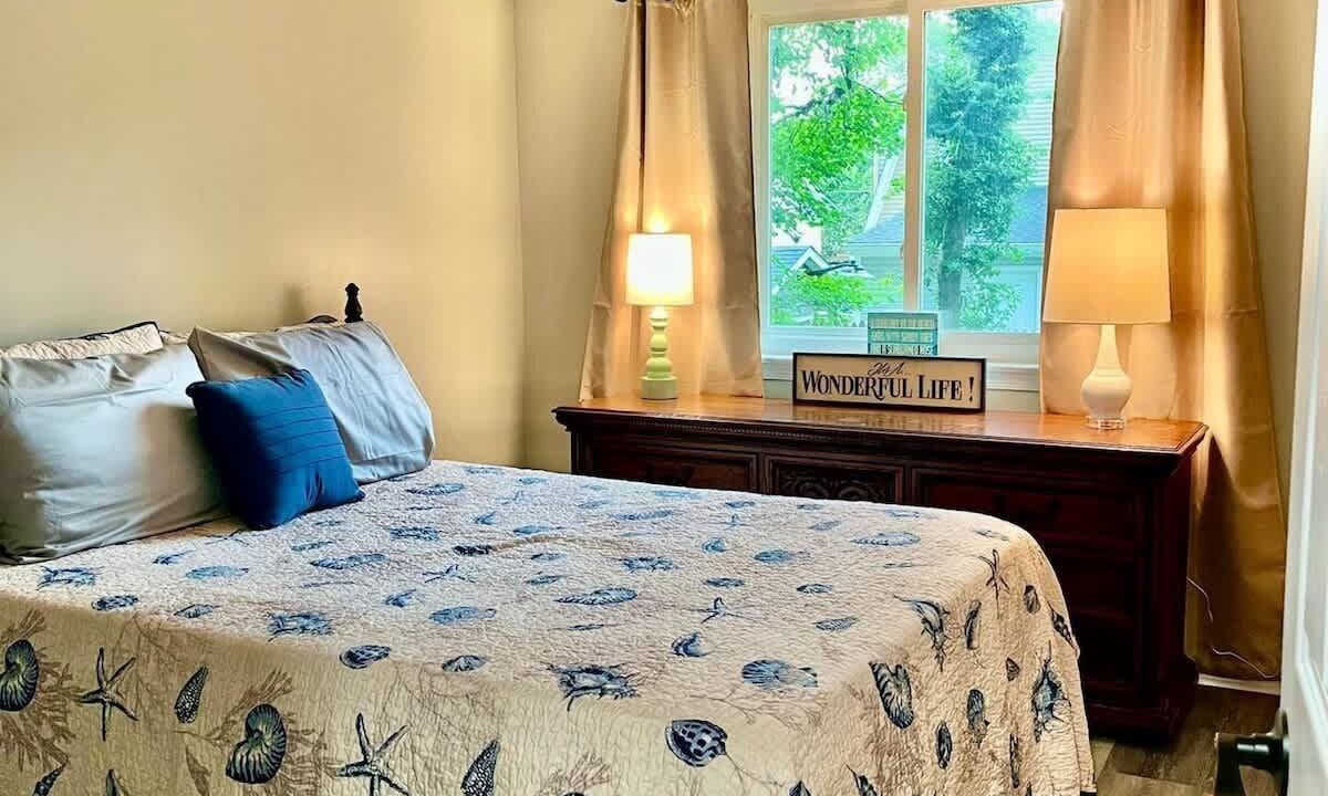 Photo of Bedroom in Edgewater
