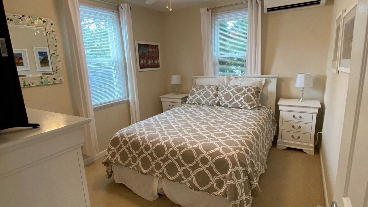 Photo of Bedroom in Avalon
