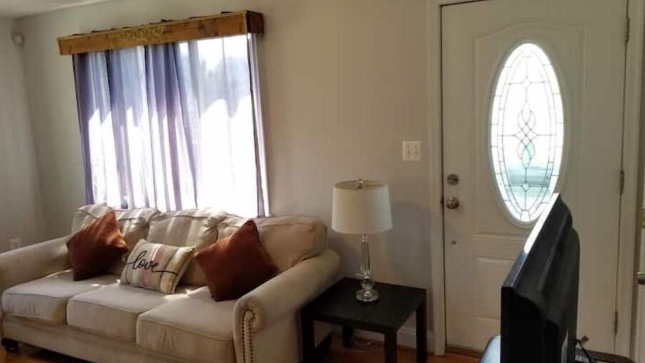 Photo of Livingroom in Lochearn
