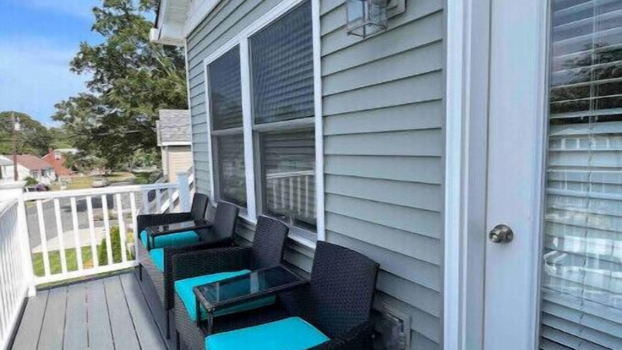 Photo of Patio Balcony in Town Bank