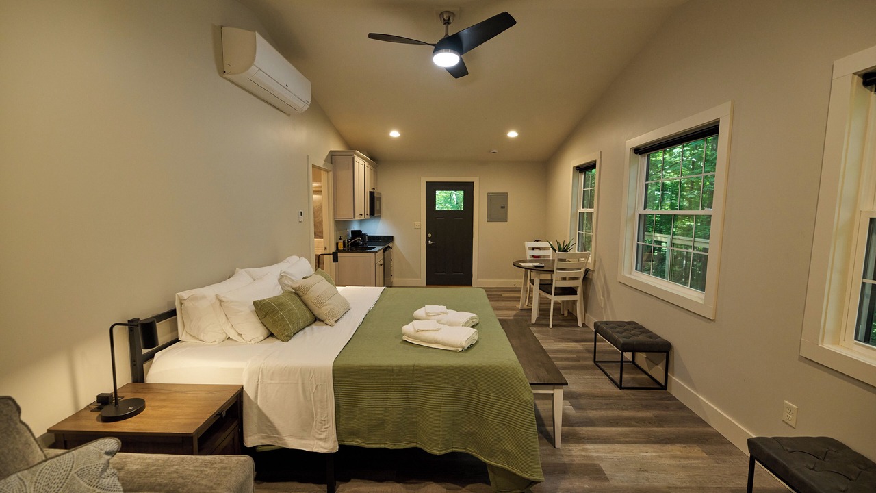 Photo of Bedroom in Cuyahoga Falls