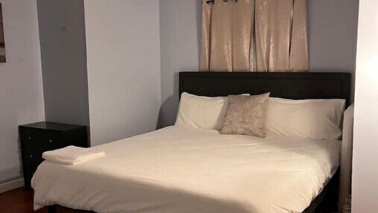 Photo of Bedroom in Orange