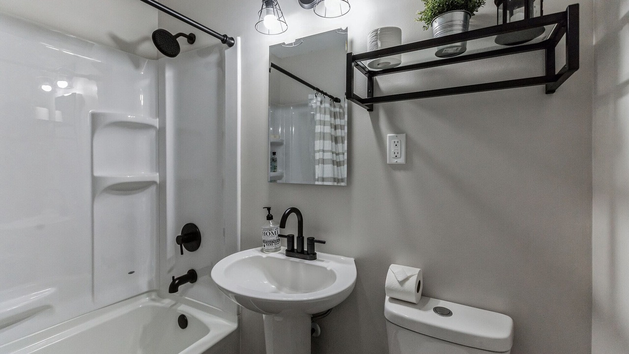 Photo of Bathroom in Newark