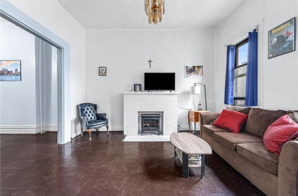 Photo of Livingroom in Central Northside