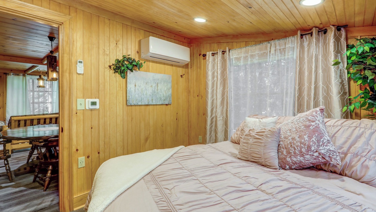 Photo of Bedroom in Laurelton