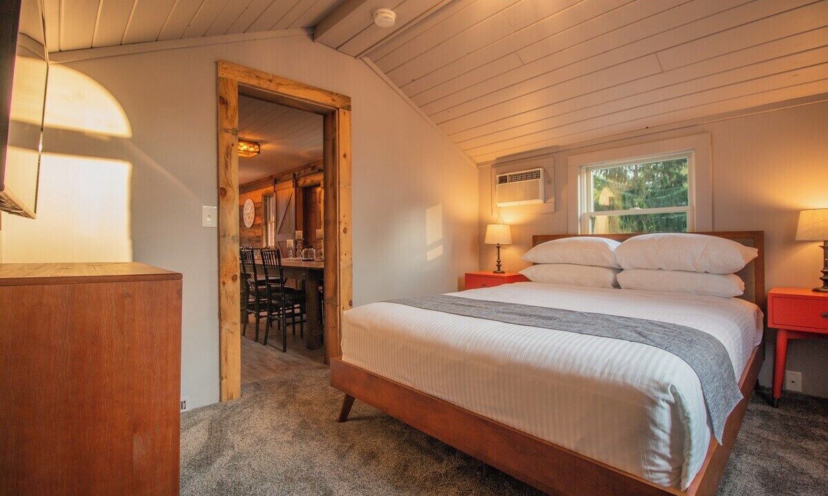 Photo of Bedroom in Beach Lake