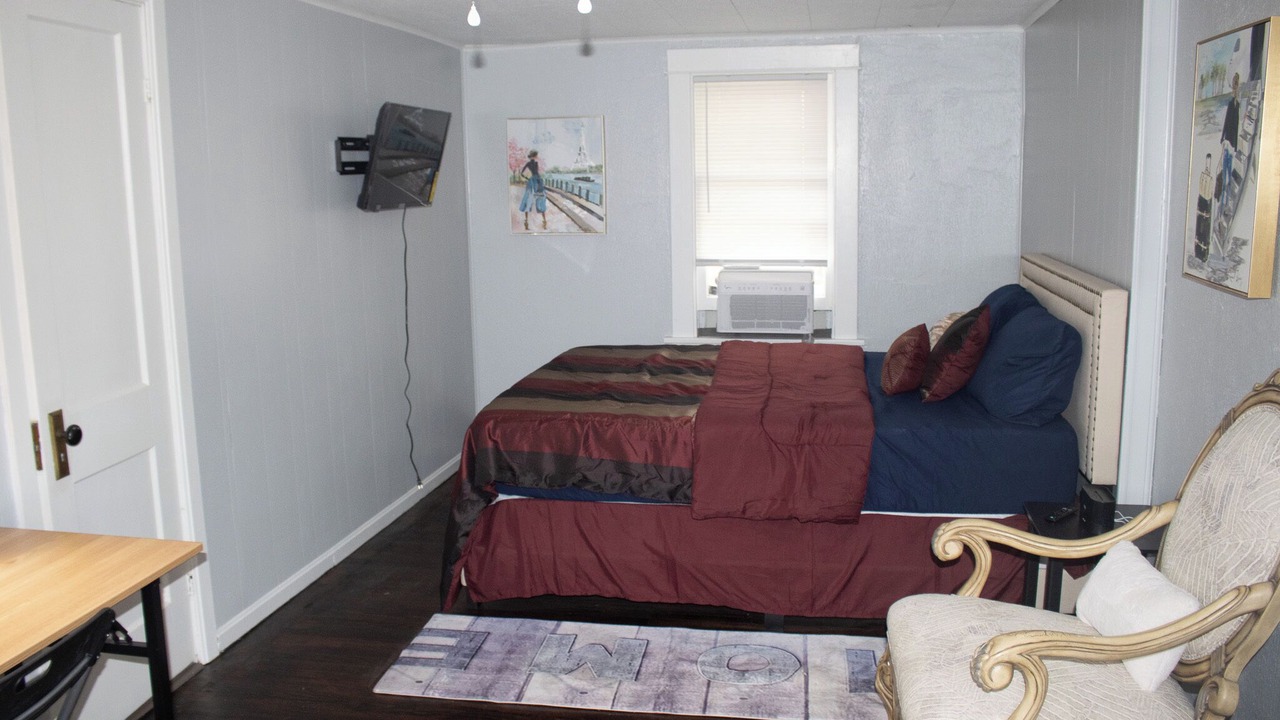 Photo of Bedroom in Euclid