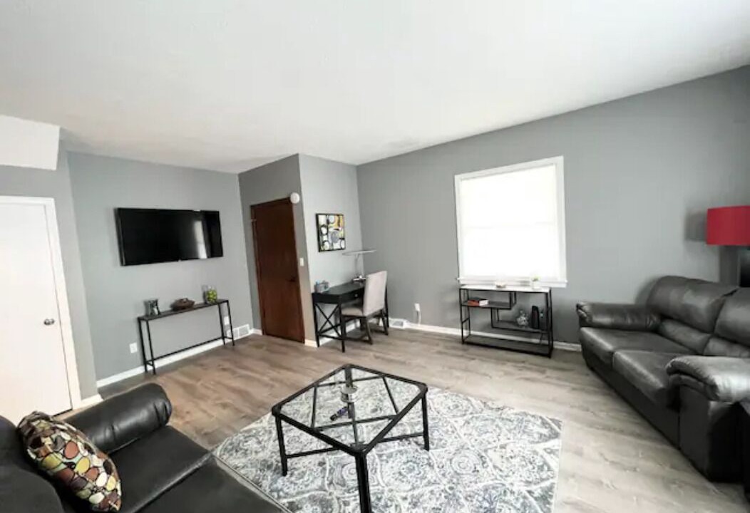 Photo of Livingroom in Cuyahoga Falls