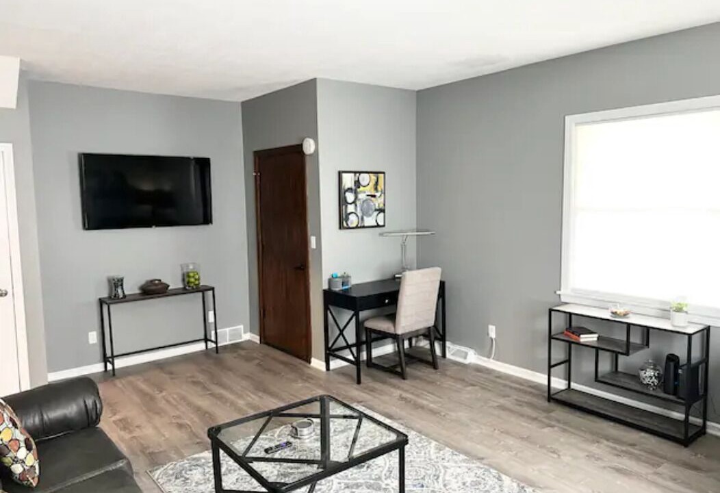 Photo of Livingroom in Cuyahoga Falls