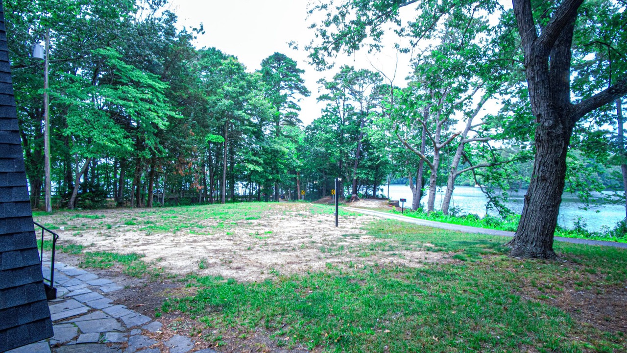 Photo of Outdoor in Laurel Lake