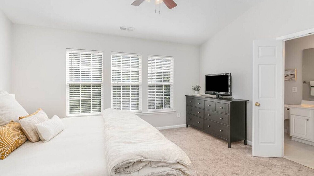 Photo of Bedroom in Long Lake