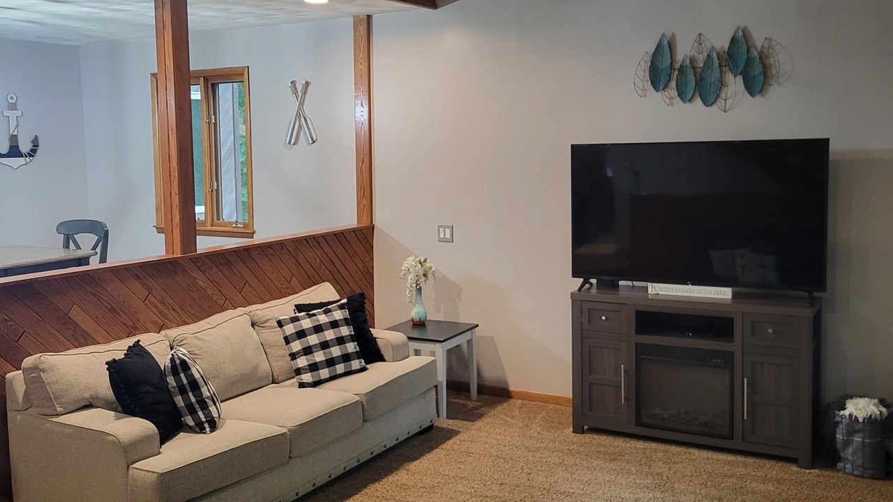Photo of Livingroom in James Creek
