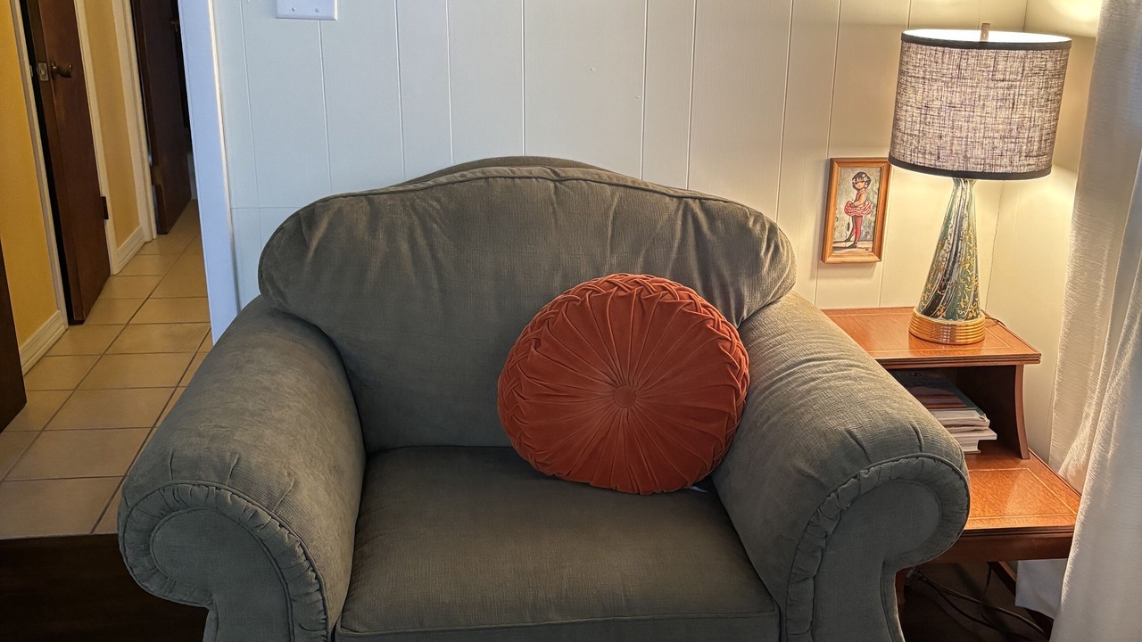 Photo of Livingroom in Willoughby Hills