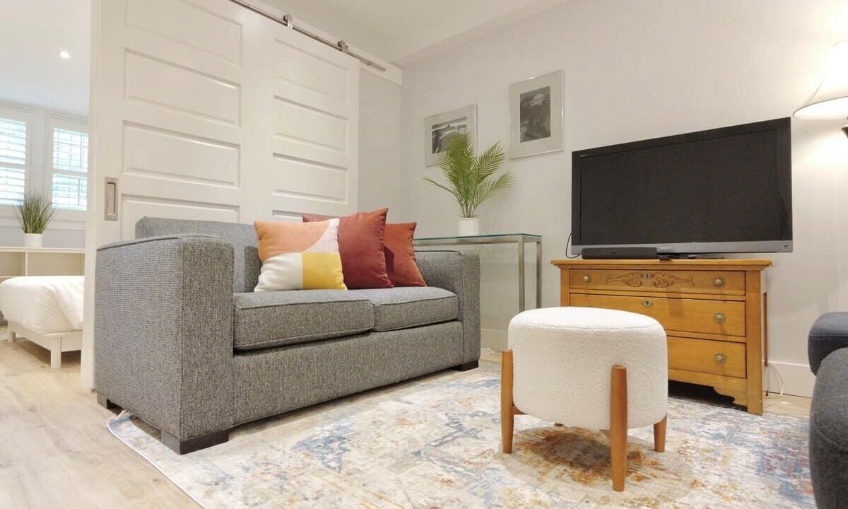 Photo of Livingroom in Near Northeast