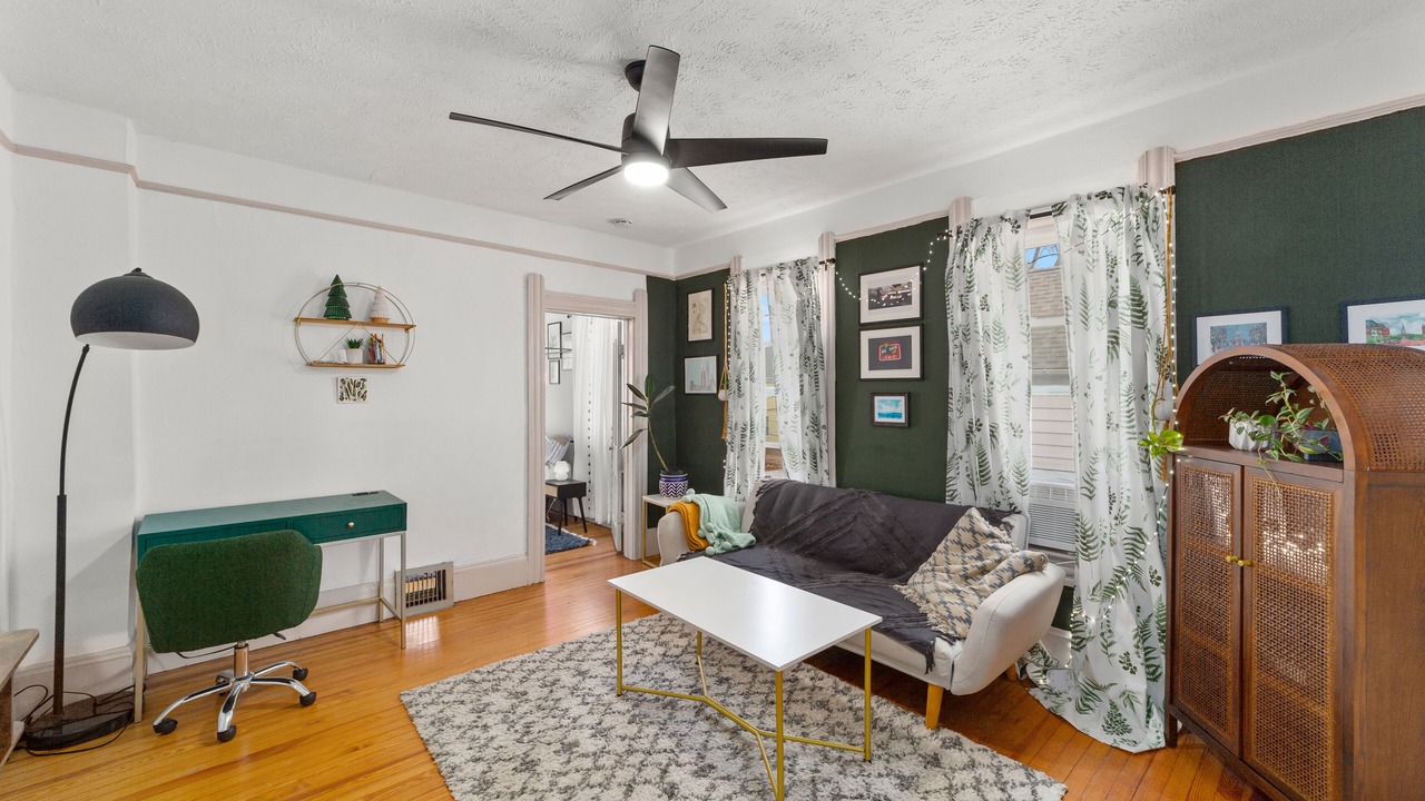 Photo of Livingroom in Little Italy