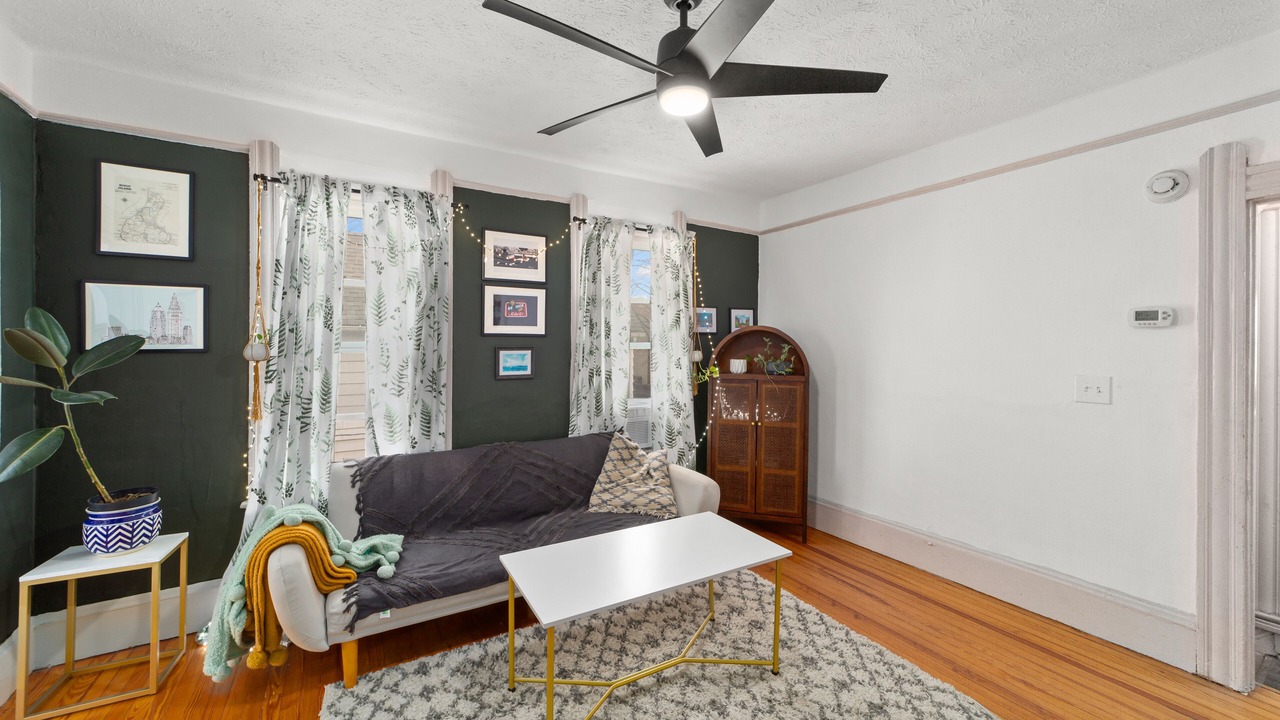 Photo of Livingroom in Little Italy