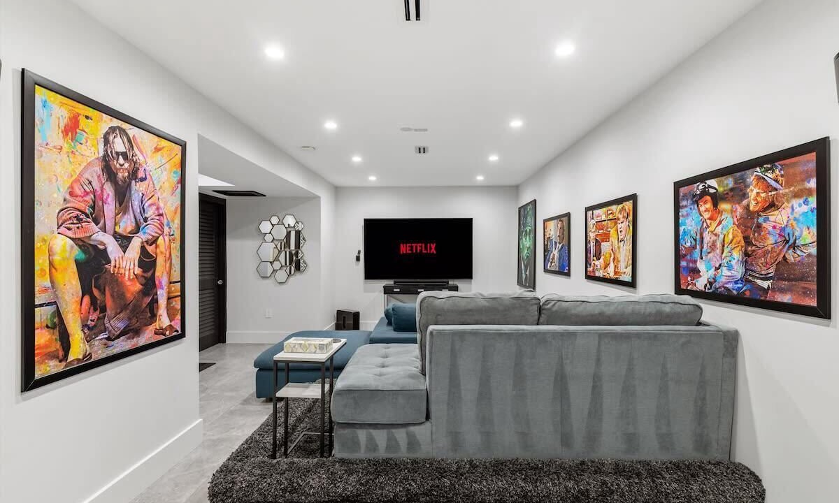 Photo of Livingroom in Virginia Square