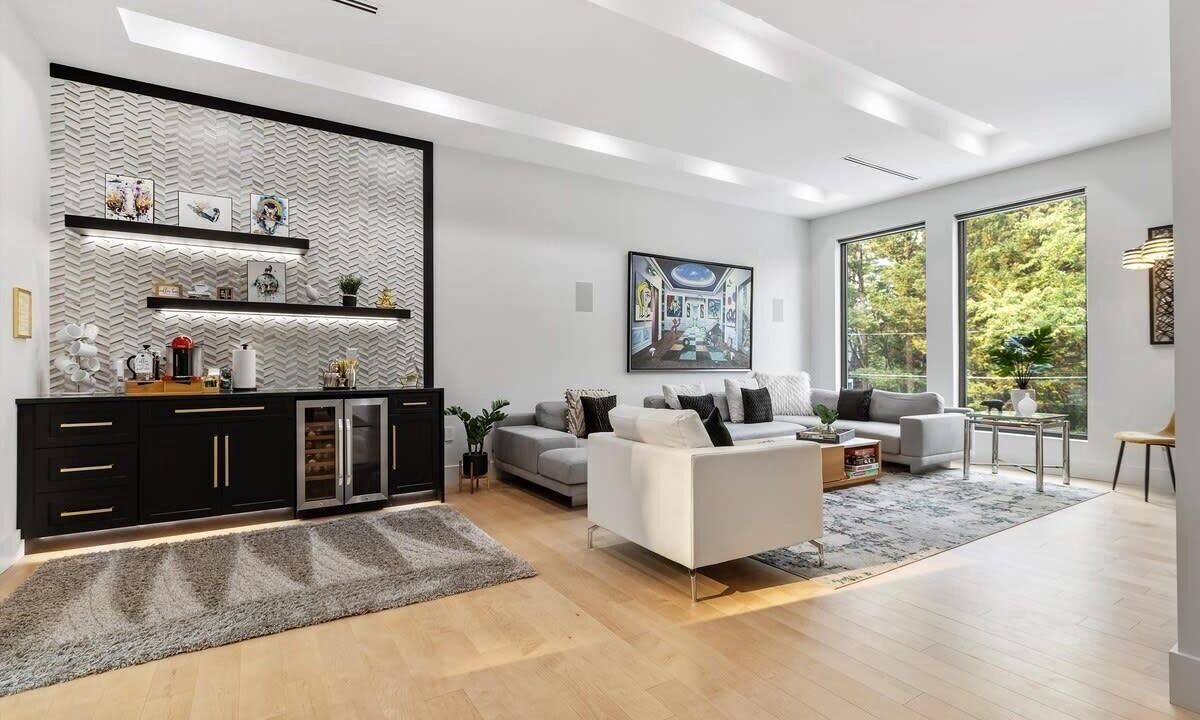 Photo of Livingroom in Virginia Square