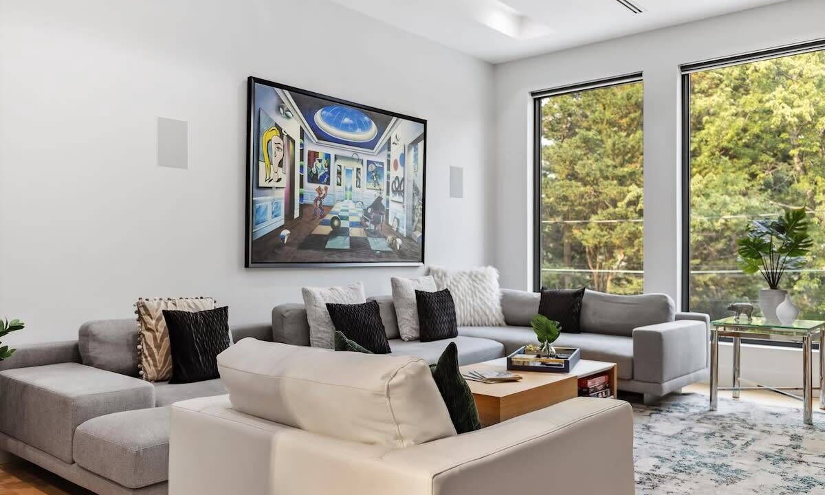 Photo of Livingroom in Virginia Square