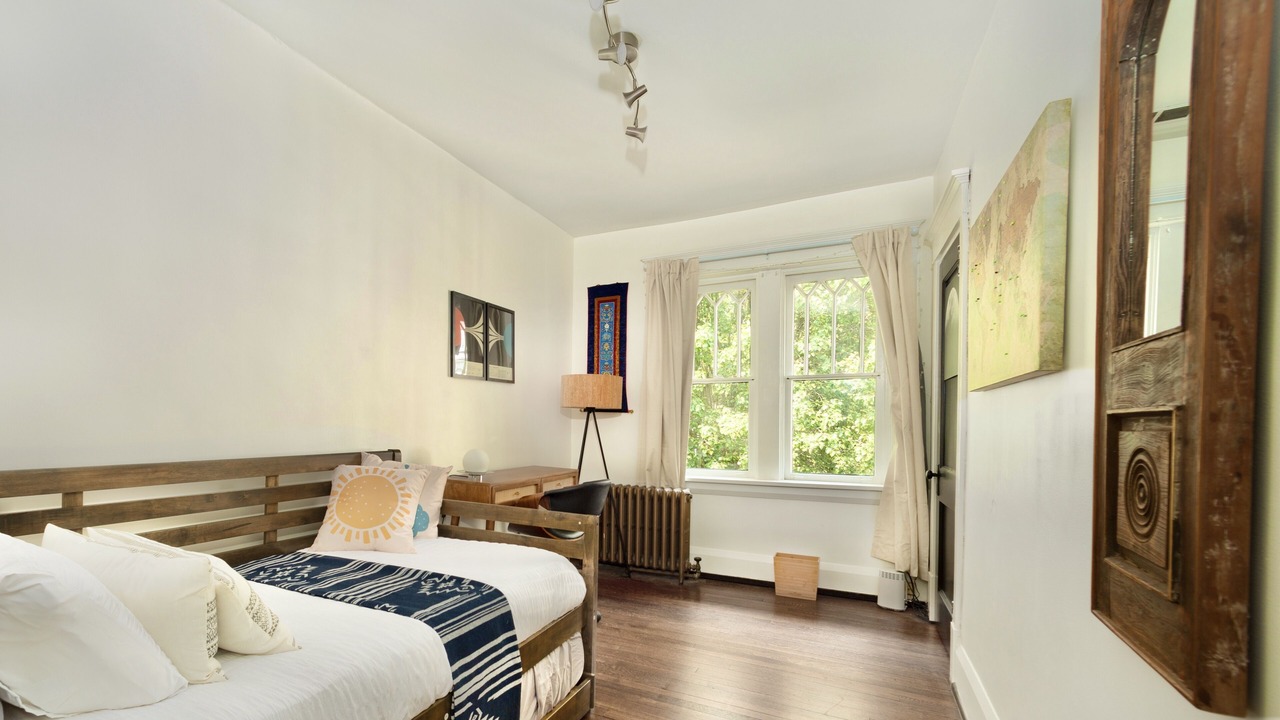 Photo of Bedroom in Shadyside