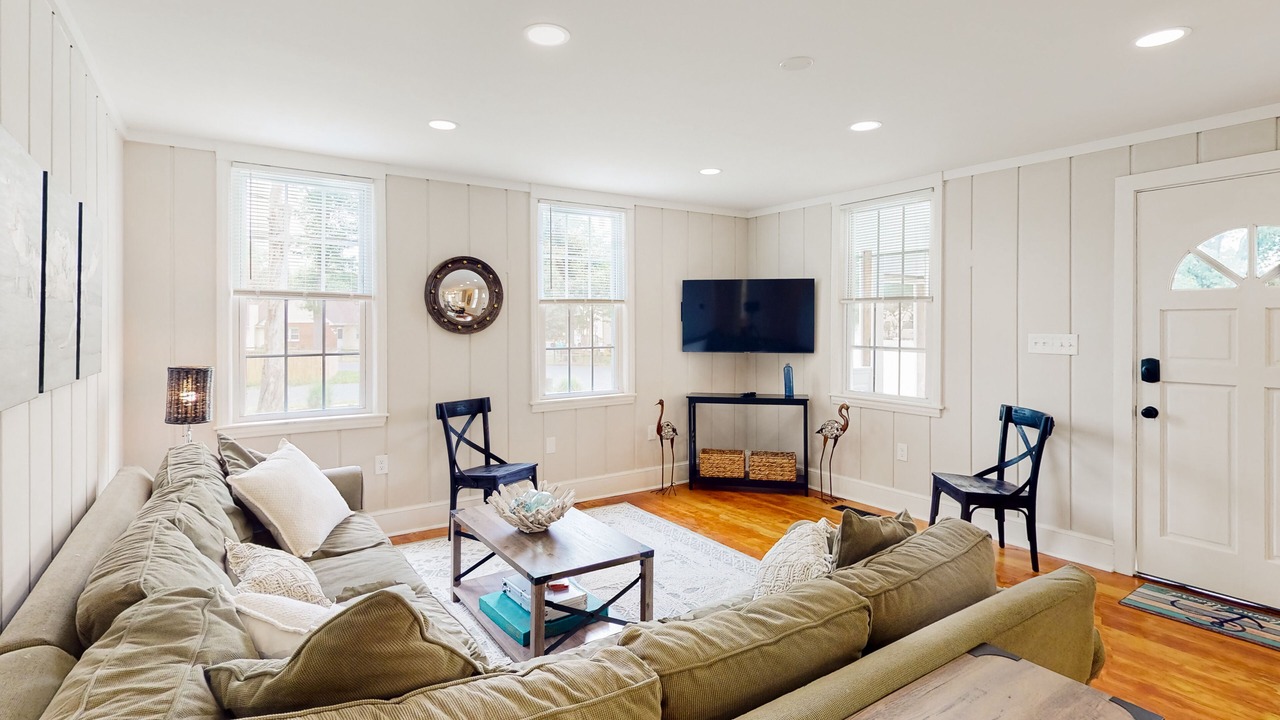 Photo of Livingroom in Edgewater