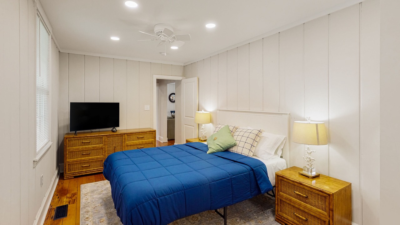 Photo of Bedroom in Edgewater