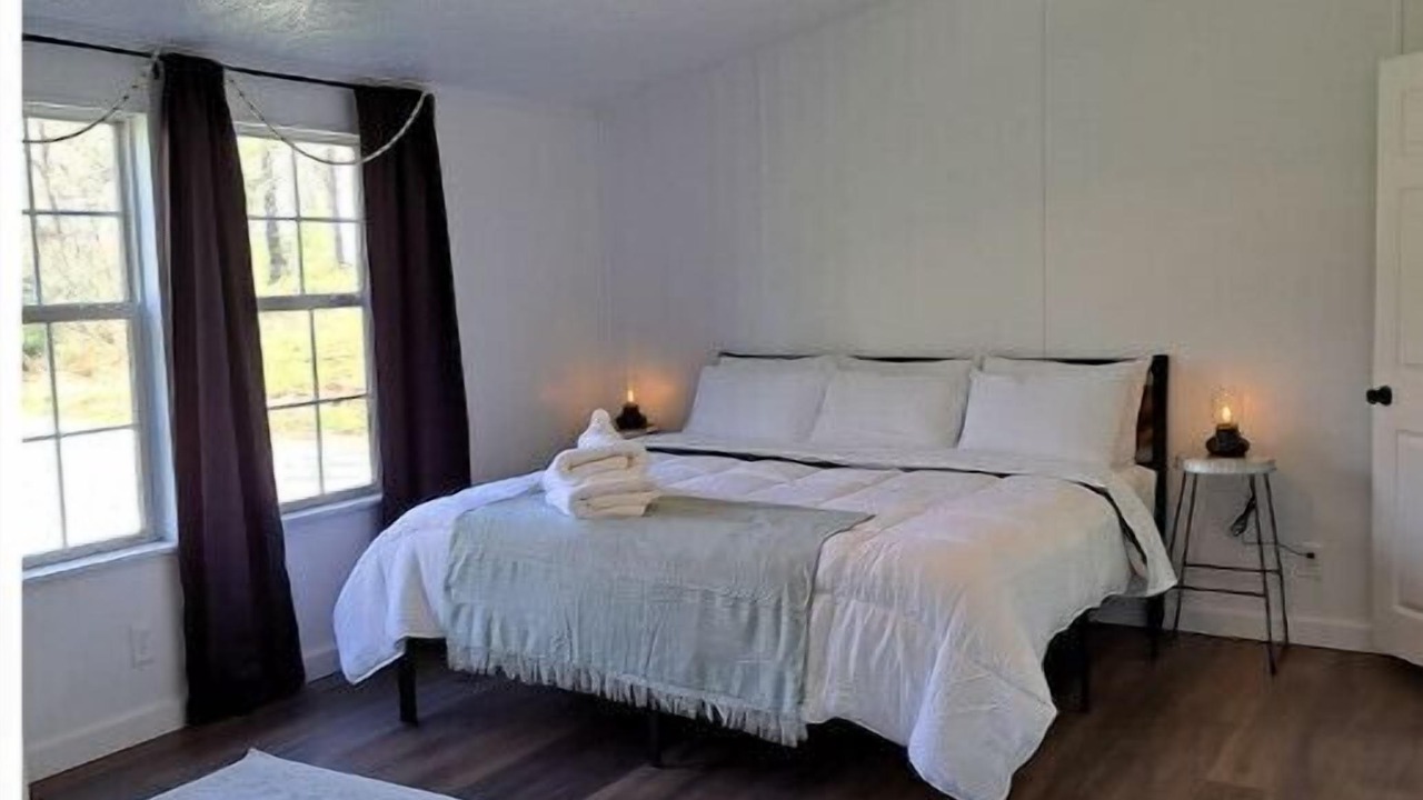 Photo of Bedroom in Sistersville