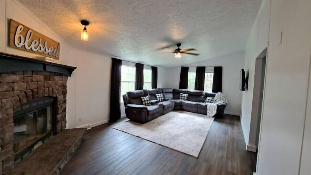 Photo of Livingroom in Sistersville