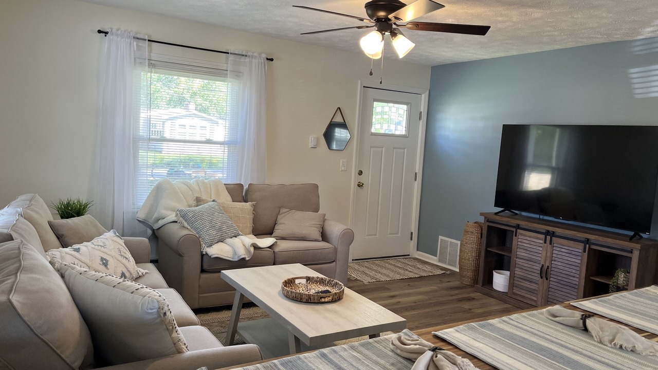 Photo of Livingroom in Avon Lake