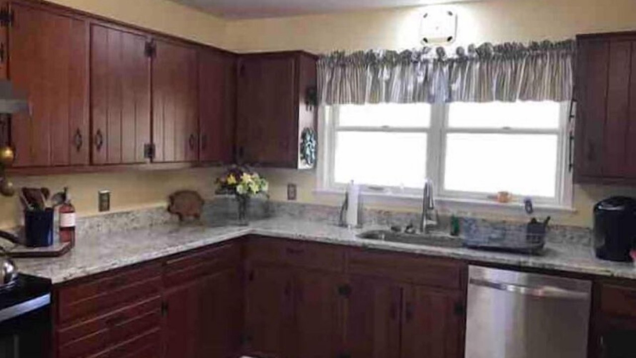 Photo of Kitchen in Hood