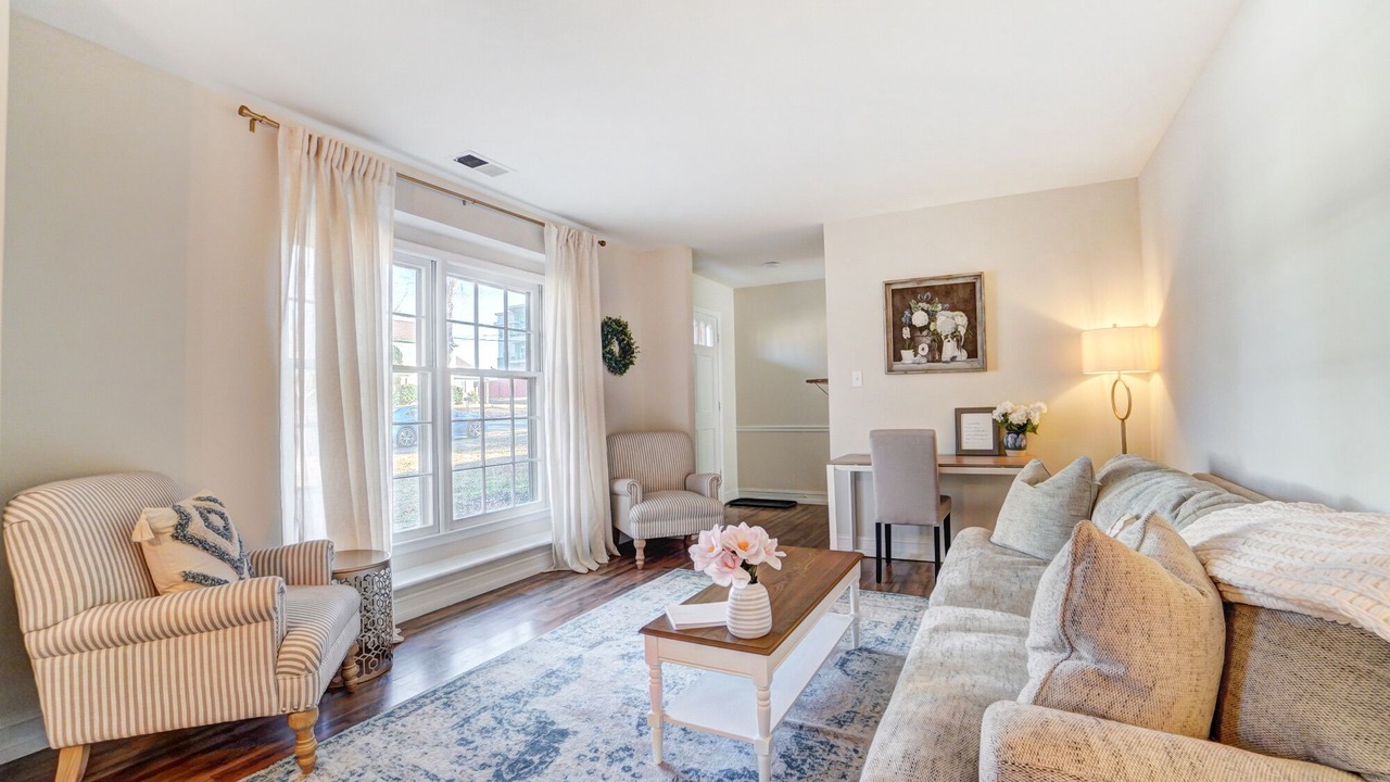 Photo of Livingroom in East Forest