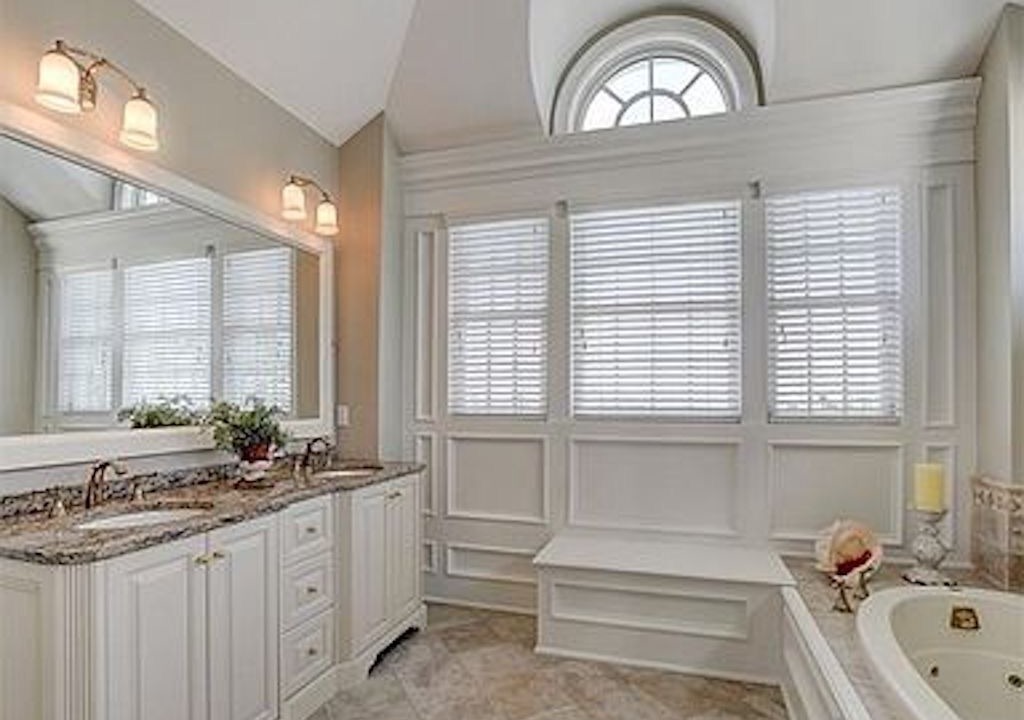 Photo of Bathroom in South Beach Haven