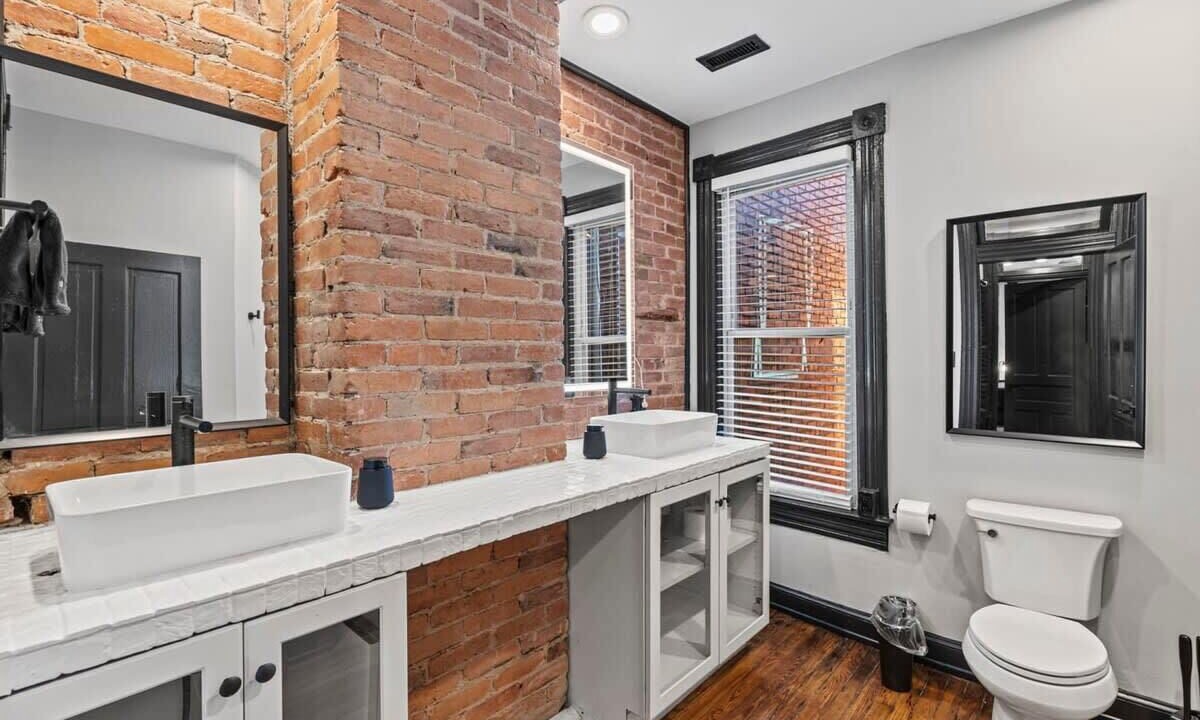 Photo of Bathroom in Shaw