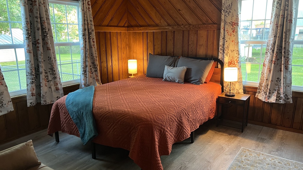 Photo of Bedroom in Ashland