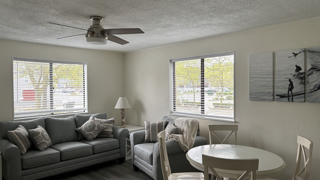 Photo of Livingroom in Caine Woods