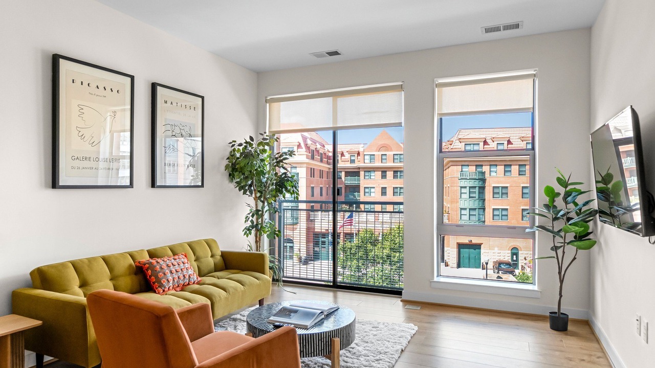 Photo of Livingroom in Jefferson Manor