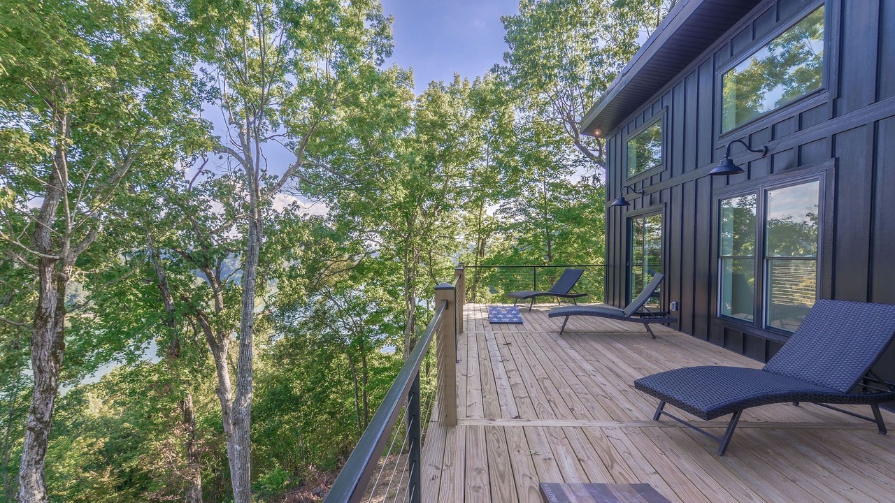 Photo of Patio Balcony in Byrdstown
