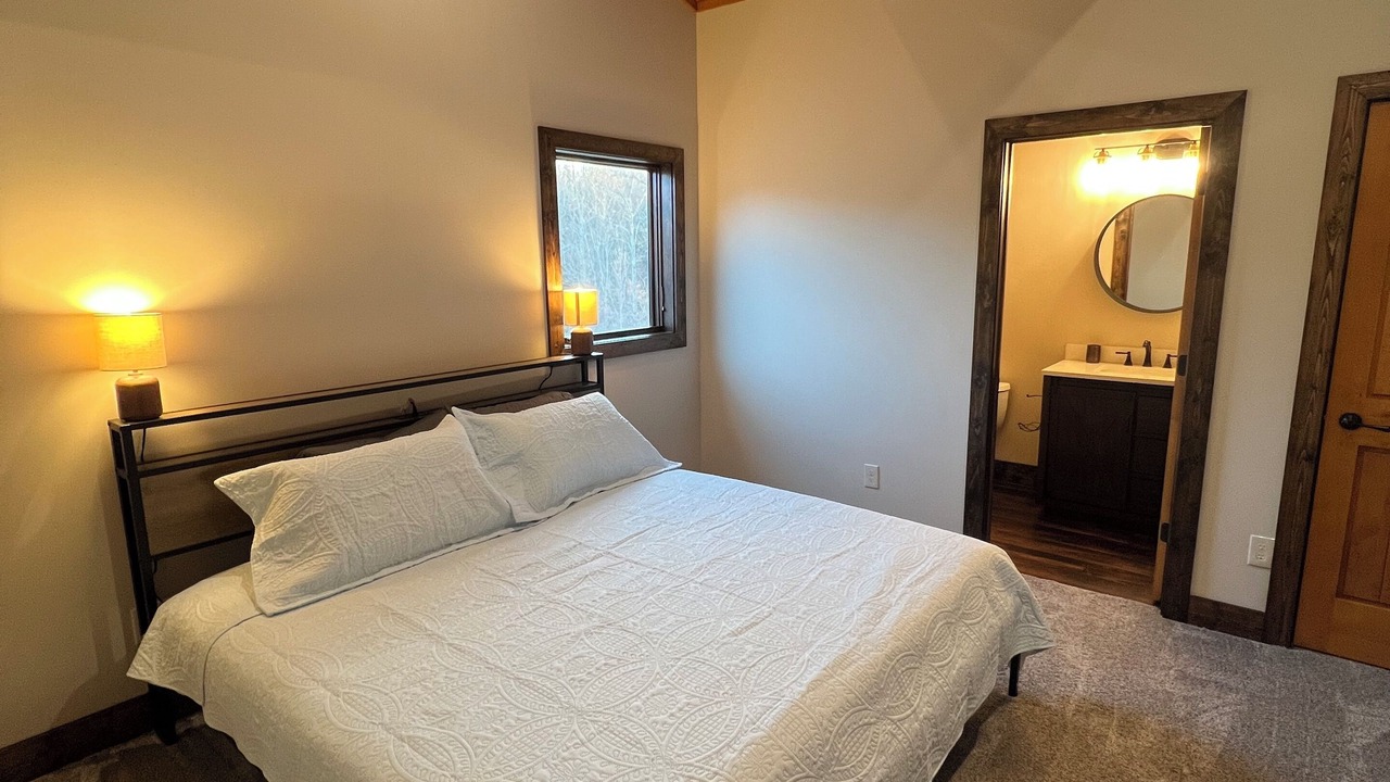 Photo of Bedroom in Oak Ridge