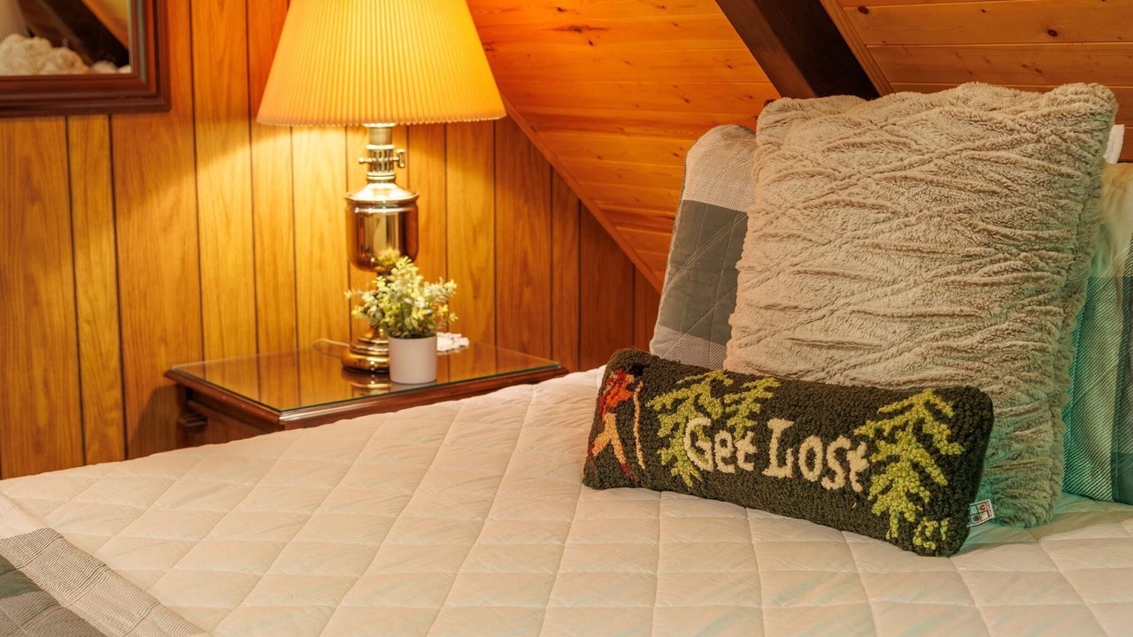 Photo of Bedroom in Alpine Lake