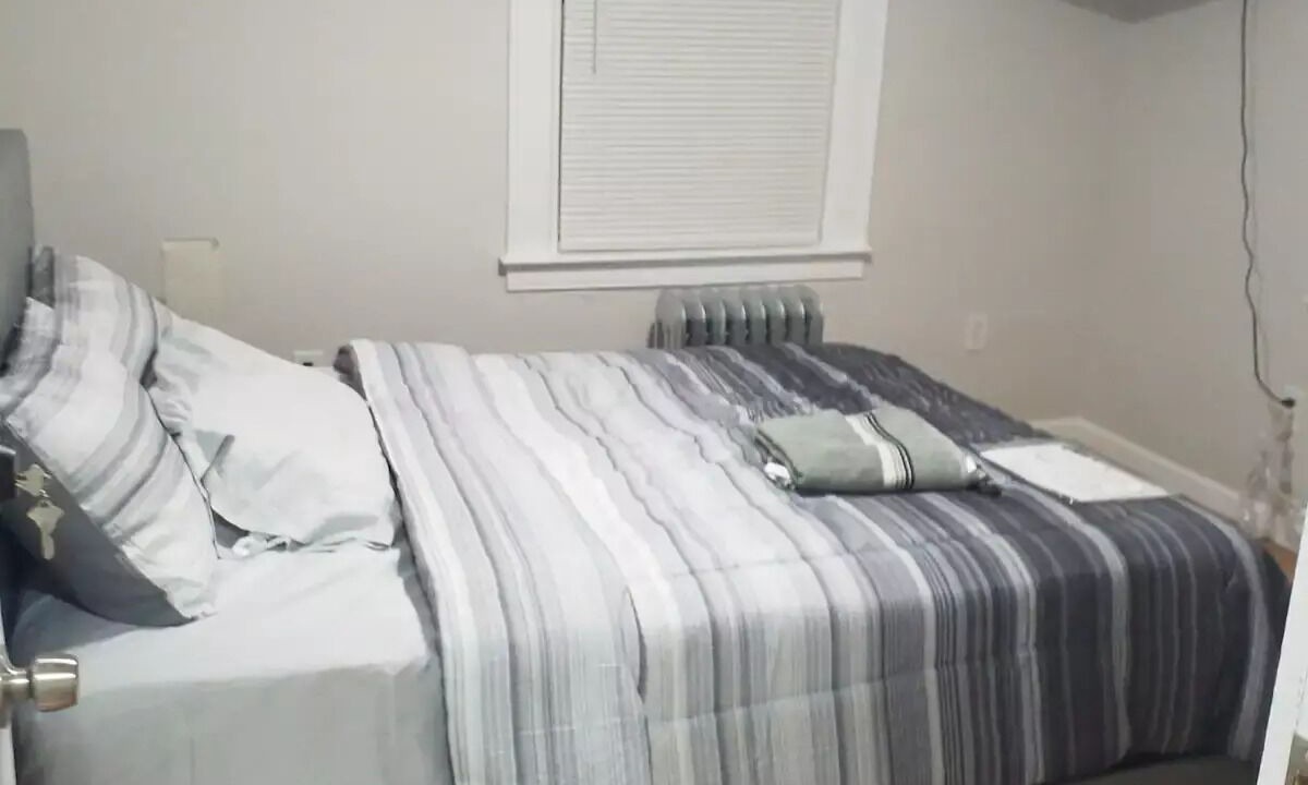 Photo of Bedroom in Weequahic