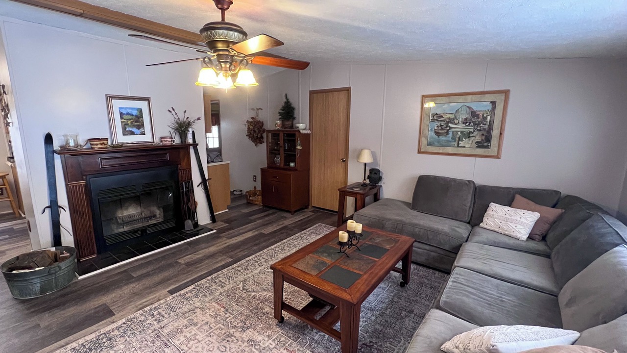 Photo of Livingroom in Confluence