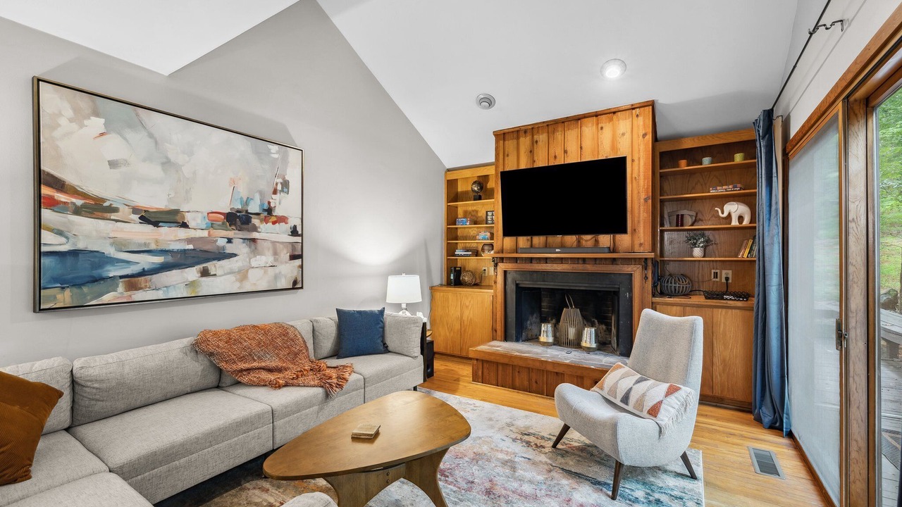 Photo of Livingroom in Chapel Hill