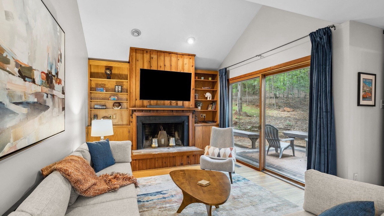 Photo of Livingroom in Chapel Hill