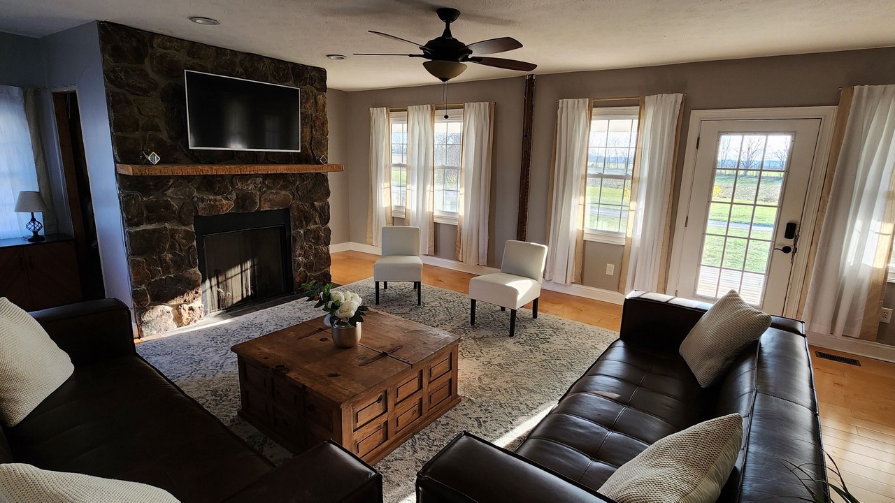 Photo of Livingroom in Waynesville