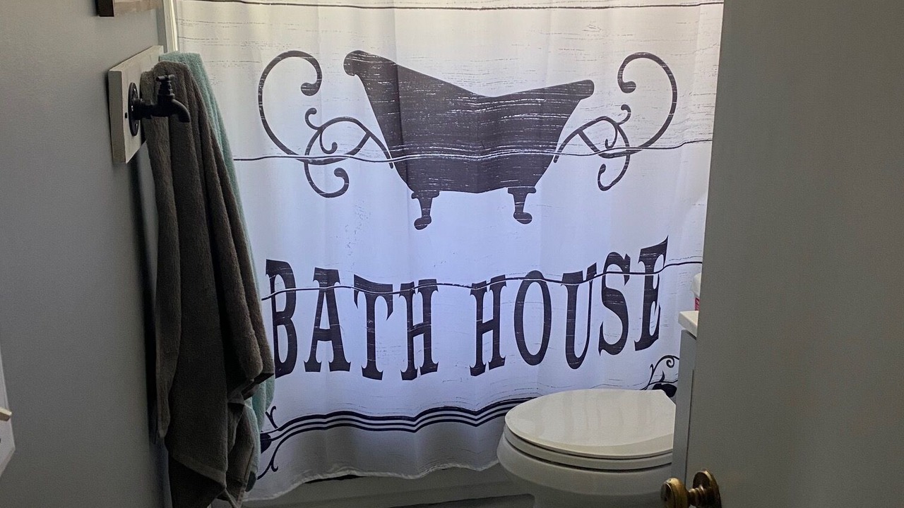 Photo of Bathroom in Middle Valley