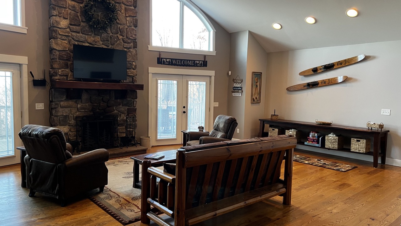 Photo of Livingroom in James Creek